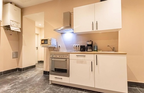 Neulerchenfeld Apartment | Stylish Room, 6-Minutes to Wiener Stadthalle