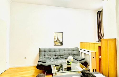 Ottakring Apartment | Stylish Room in Shared Apt Near Rathausplatz