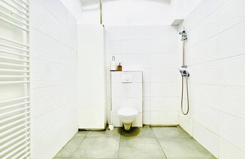 Ottakring Apartment | Stylish Room in Shared Apt Near Rathausplatz