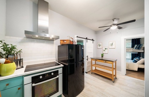 San Antonio Cottage | Stylish San Antonio Home by downtown, airport, Pearl District, Alamodome