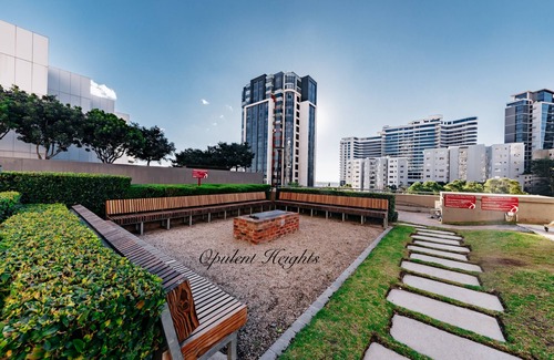 Greater Johannesburg Metropolitan Area Apartment | Stylish Sandton Retreat. Walk to Sandton City. Pool Access Included