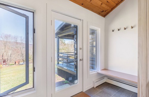 Marble Dale Cabin | Stylish & Scenic Escape: Chef's Kitchen ~ Hot Tubn