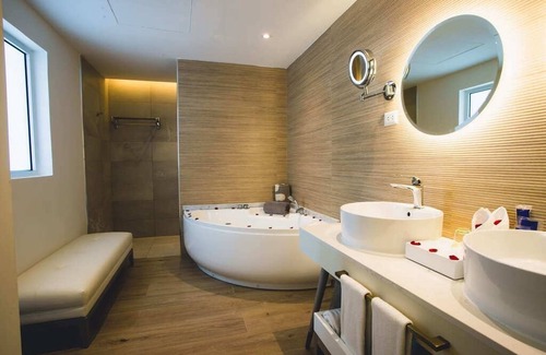 Bavaro Hotel | Stylish Seaside Retreat: Platinum Suite Tranquility at Grand Bavaro Princess