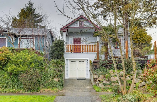 Loyal Heights Apartment | Stylish Seattle Apt w/Sauna: 6 Mi to Downtown!