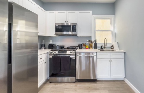 Harrison Apartment | Stylish Secret: 1 FREE parking + walk to train & Redbull Arena, Sleep8, 20%OFF