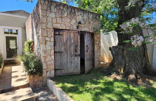 Greater Johannesburg Metropolitan Area House | Stylish Secure House in Upmarket Parktown North