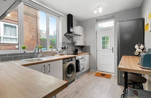 Sheffield House | Stylish Sheffield Abode - Parking