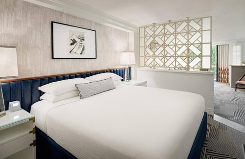 Tri-West House | Stylish Skydeck, Kitchen & Balcony, FIDO Friendly! Nearby The Sunset Strip!