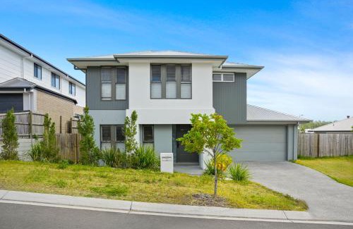Spring Mountain Apartment | Stylish & Spacious 3BR 2BA Home in Spring Mountain