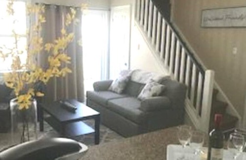 Craigleith Apartment | Stylish & Spacious 2 Bedroom, 2 Bath Loft in Blue