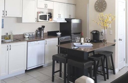 Craigleith Apartment | Stylish & Spacious 2 Bedroom, 2 Bath Loft in Blue