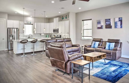 Riverside Terrace House | Stylish & Spacious 3-Bedroom Townhome in the Heart of Houston