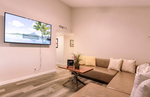 Paradise House | Stylish & Spacious ~ 5★ Location ~ Backyard ~ Pool