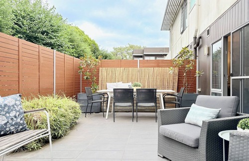 Murrumbeena Apartment | Stylish, spacious and quiet apartment near Chadstone, express train to city