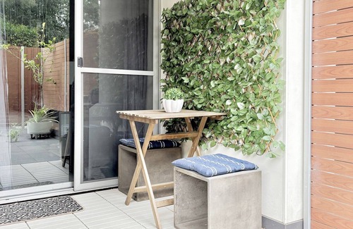 Murrumbeena Apartment | Stylish, spacious and quiet apartment near Chadstone, express train to city