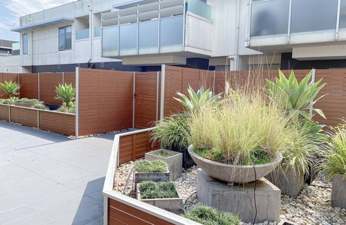 Murrumbeena Apartment | Stylish, spacious and quiet apartment near Chadstone, express train to city
