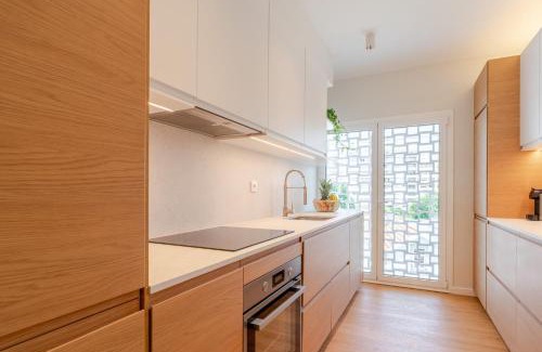 Paranhos Apartment | Stylish & Spacious Apartment by HostWise