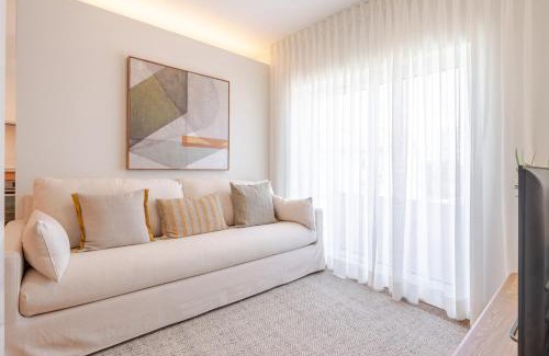 Paranhos Apartment | Stylish & Spacious Apartment by HostWise