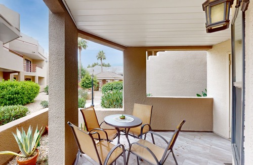 Paradise Valley Village Condo | Stylish & Spacious Condo with Pool, Spa & Gym | Minutes to Golf