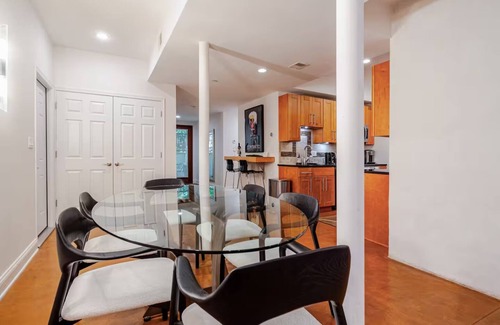 Bethesda House | Stylish Spacious Greentree Apartment