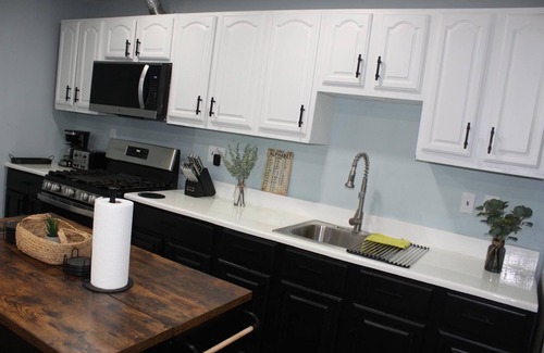 Newark Apartment | Stylish & Spacious Newark Retreat - Perfect for City Getaways!