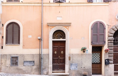 Rione III Colonna Apartment | Stylish Spanish Steps Retreat