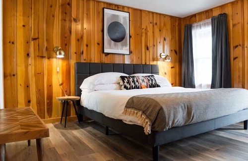 Pagosa Springs Hotel | Stylish Spot Perfect for Family Mountain Getaway | Right off Pagosa Spring Town