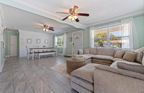 St. Petersburg - Clearwater House | Stylish St Pete Vacation Home with Private Pool!