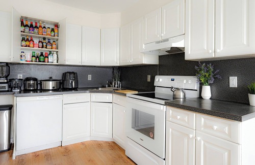 Southeast Yonkers House | Stylish Stay in City’s Best Spot - The Perfect Stay