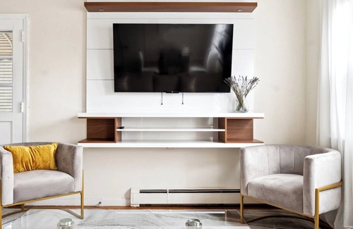 Southeast Yonkers House | Stylish Stay in City’s Best Spot - The Perfect Stay