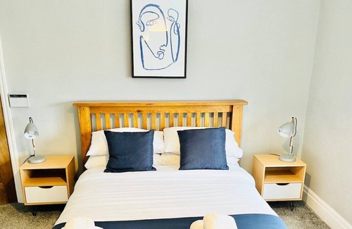Horsforth House | Stylish Stay in Horsforth Lodge