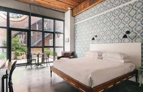 Williamsburg Hotel | Stylish Stay l Wythe Hotel l Brooklyn King in Prime Williamsburg