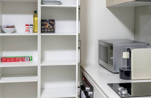 Greenway Apartment | Stylish Stay Near Lake Tuggeranong