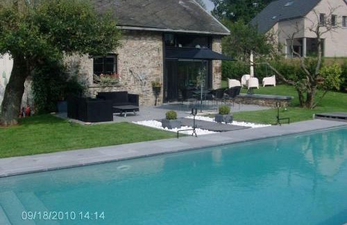 Niveze House | Stylish Stay with Pool, Jalhay