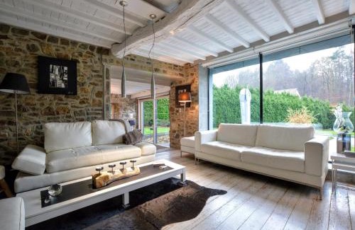 Niveze House | Stylish Stay with Pool, Jalhay