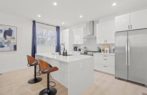 Charlotte House | Stylish Stay with Rooftop Views and Garage Access