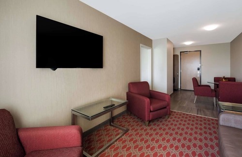 Calgary Hotel | Stylish Stay with Swimming Pool, and Easy Access to Rafting Adventures