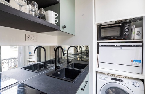 Quinze-Vingts Apartment | Stylish Studio Apartment for 2 Bastille