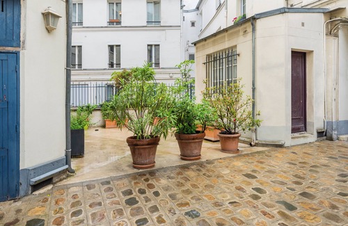 Quinze-Vingts Apartment | Stylish Studio Apartment for 2 Bastille