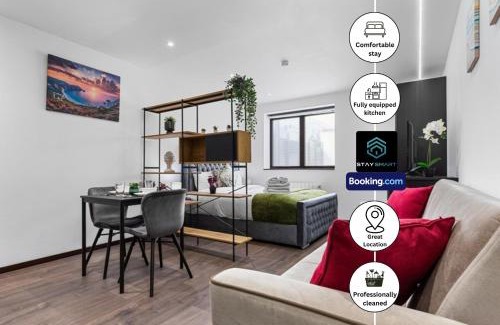 Golders Green Apartment | Stylish Studio Apt By Stay Smart Short Lets & Serviced Accommodation Woodstock With Free WiFi