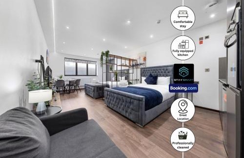 Golders Green Apartment | Stylish Studio Apt By Stay Smart Short Lets & Serviced Accommodation Woodstock With Free WiFi