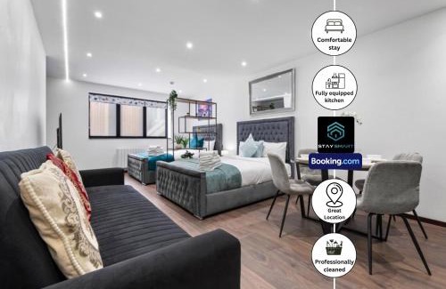 Golders Green Apartment | Stylish Studio Apt By Stay Smart Short Lets & Serviced Accommodation Woodstock With Free WiFi