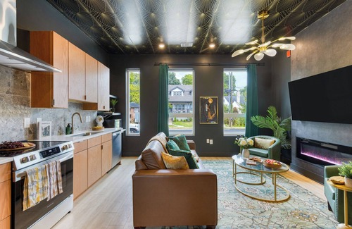 Talbot's Corner House | Stylish Studio for 6 Near Broadway & East Nashville Restaurants | Lischey Loft