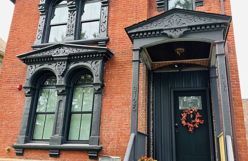 Detroit Apartment | Stylish Studio in Corktown, Detroit- 5 mins to Ford Field & Little Caesars Arena