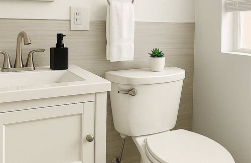 Lake View East Apartment | Stylish Studio near Boystown