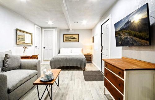 Central Oklahoma City House | Stylish Studio Paseo Arts Full Kitchen #19c