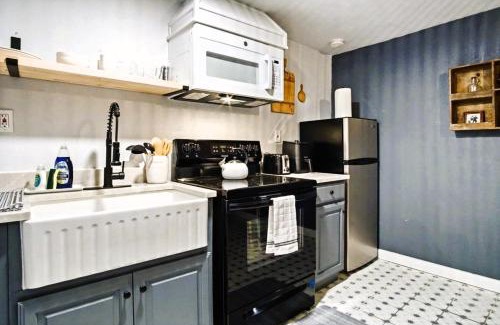 Central Oklahoma City House | Stylish Studio Paseo Arts Full Kitchen #19c