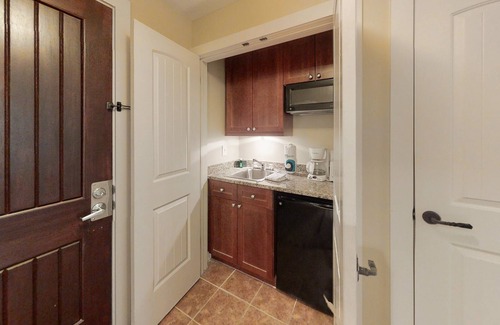 St. Augustine Apartment | Stylish studio suite w/ shared pool/hot tub, tennis, golf, central AC, free WiFi