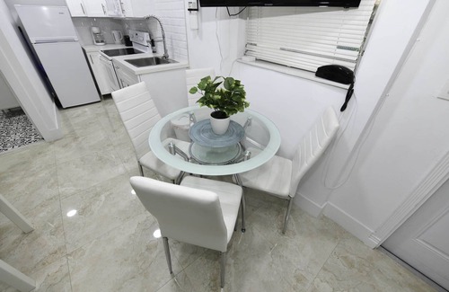 Lake Ridge Apartment | ❀Stylish Studio❀ Near Beach, Shopping & Nightlife