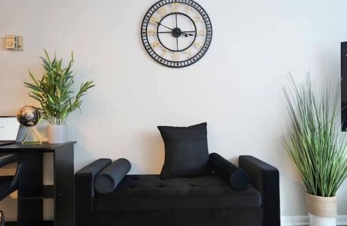 Takoma Apartment | Stylish Studio w/Free Parking/Close to Metro/Fast WIFI